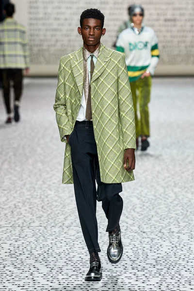 Look 11